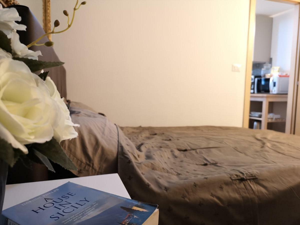 Frida - One-Bedroom Apartment By Piazza Duomo Catania Bagian luar foto